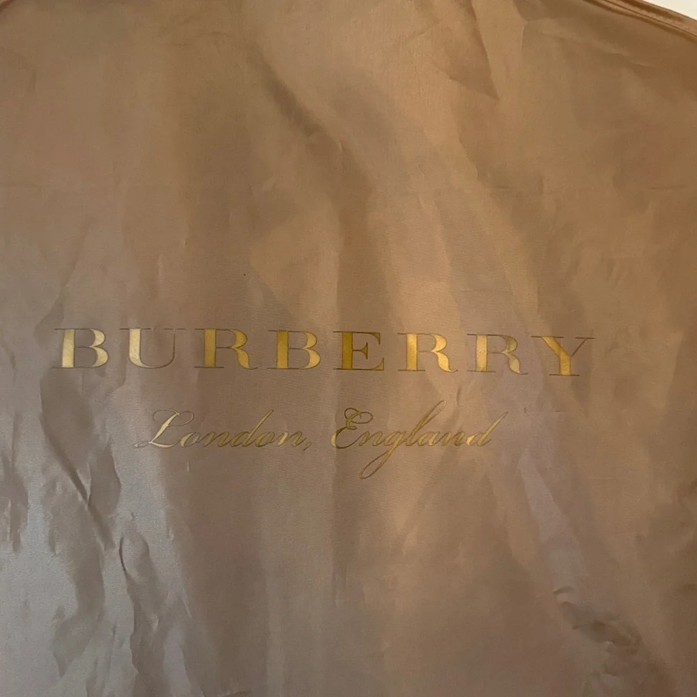 Burberry The Sandringham Trench Coat in Camel - Picture 10 of 10